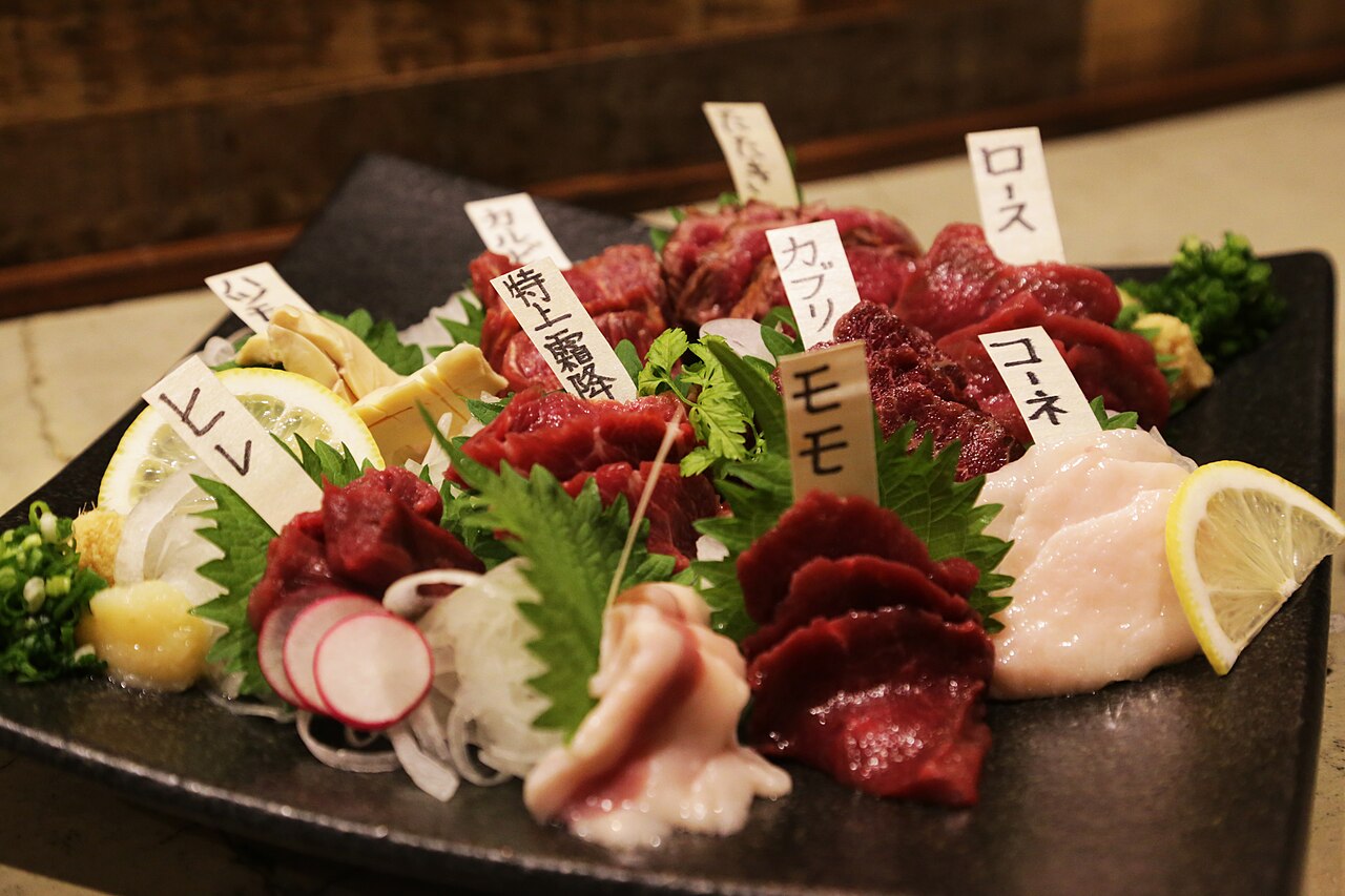 馬刺（馬肉生魚片）